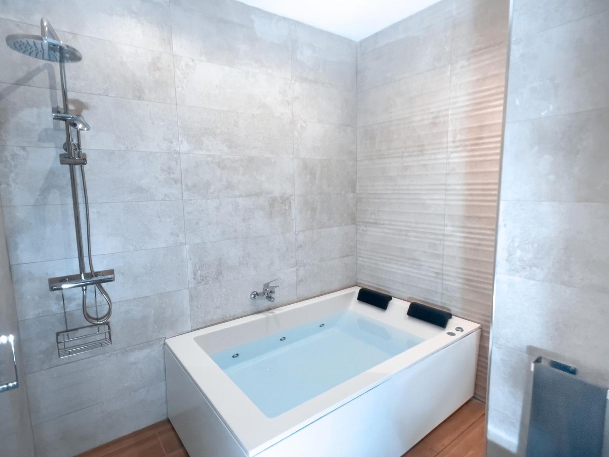 Acogedor Estudio En Triana Con Jacuzzi Y Wifi 塞维利亚 外观 照片